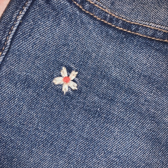 NWOT Gap Flower Embroidered Shorts - Picture 2 of 5